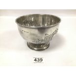 A SILVER ROSE BOWL OF CIRCULAR FORM WITH EMBOSSED DECORATION, RAISED UPON PEDESTAL BASE, 15.5CM