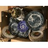 A MIXED LOT OF CERAMICS, INCLUDING BOWLS PLATES AND MORE