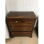 A GEORGIAN THREE DRAWER CHEST WITH A PULL OUT SHELF IN FLAME MAHOGANY H 90, W 61, D 44cms.