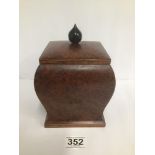 AN EDWARDIAN BURR WALNUT TEA CADDY OF SQUARE FORM, METAL LINED INTERIOR, 18.5CM HIGH