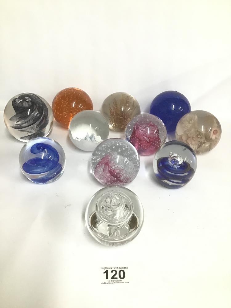 ELEVEN GLASS PAPERWEIGHTS, INCLUDING TWO BY CAITHNESS 'PINK CHAMPAGNE' AND 'CAULDRON', LANGHAM GLASS