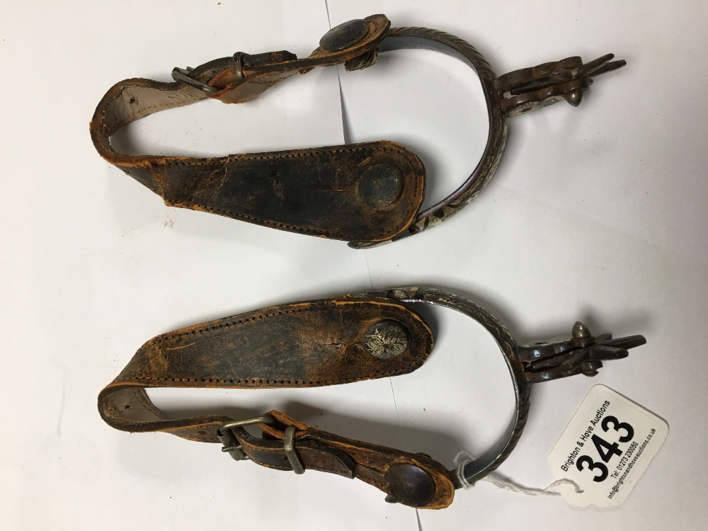 A PAIR OF MEXICAN CHIHUAHUA SPURS WITH SILVER INLAY THROUGHOUT ON STEEL, WITH ORIGINAL LEATHER - Image 7 of 9