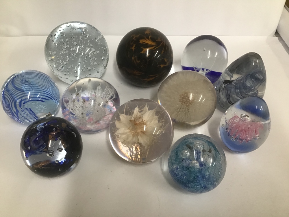 ELEVEN ASSORTED GLASS PAPERWEIGHTS, INCLUDING CAITHNESS 'ACROBAT', LIMITED EDITION SELKIRK GLASS '