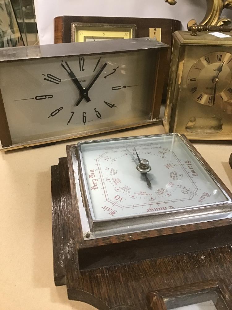 A COLLECTION OF VINTAGE CARRIAGE CLOCKS AND WALL BAROMETERS, INCLUDING METAMEC, SHORTLAND SMITHS AND - Image 5 of 5
