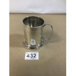 A GEORGE V SILVER TANKARD, HALLMARKED BIRMINGHAM 1920 BY E J HOULSTON, 97G