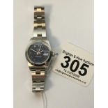 A LADIES ROLEX OYSTER PERPETUAL DATE STAINLESS STEEL WRISTWATCH, THE BLUE DIAL WITH ROMAN NUMERAL
