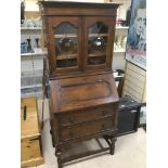 AN EARLY 20TH CENTURY OAK BUREAU WITH DISPLAY CABINET TO THE TOP, 168CM HIGH