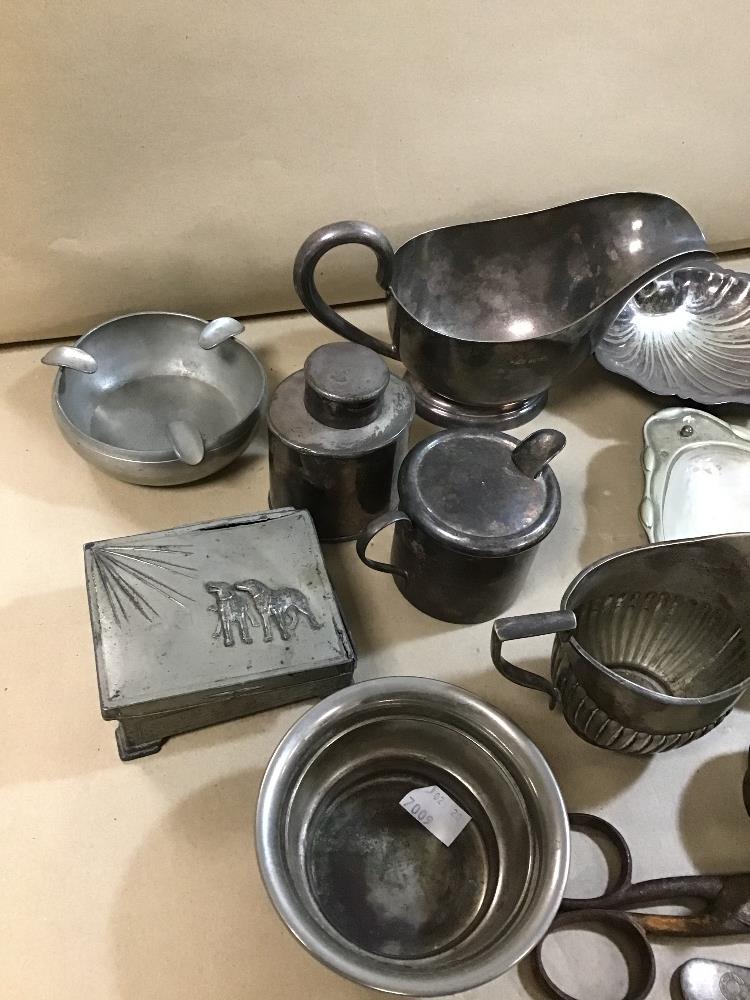 AN ASSORTMENT OF SILVER PLATED ITEMS, INCLUDING TEA CANNISTER, LARGE SAUCE BOAT BY WALKER AND HALL - Image 3 of 8