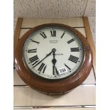 AN EARLY 20TH CENTURY SMITHS ENFIELD MAHOGANY WALL CLOCK, MADE IN LONDON, ENGLAND, 40CM DIAMETER