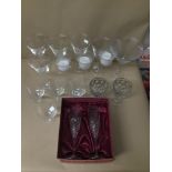 A COLLECTION OF GLASSWARE INCLUDING BOXED ROYAL DOULTON CRYSTAL GLASSES