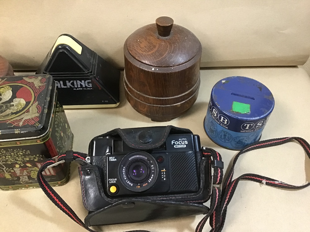 A MIXED LOT OF VINTAGE ITEMS, INCLUDING A YASHICA FULL AUTOMATIC INSTANT CAMERA, A T-10 TALKING - Image 3 of 5