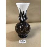 AN ITALIAN 20TH CENTURY ART GLASS VASE BY CARLO MORETTI OF OVOID FORM WITH FLARED RIM, CHOCOLATE