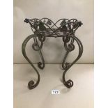 A SMALL METAL PLANT STAND 33 CM