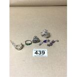 A SMALL ASSORTMENT OF SILVER RINGS AND EARRINGS, 27G