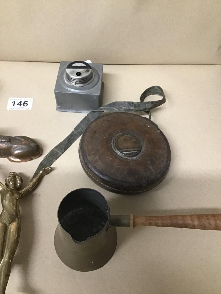 MIXED METAL WARE ITEMS INCLUDING A PEWTER WEST GERMAN REIN ZINN TABLE LIGHTER - Image 4 of 8