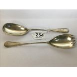A PAIR OF GEORGE V SILVER SALAD SERVERS, HALLMARKED SHEFFIELD 1923 BY MAPPIN & WEBB, 175G