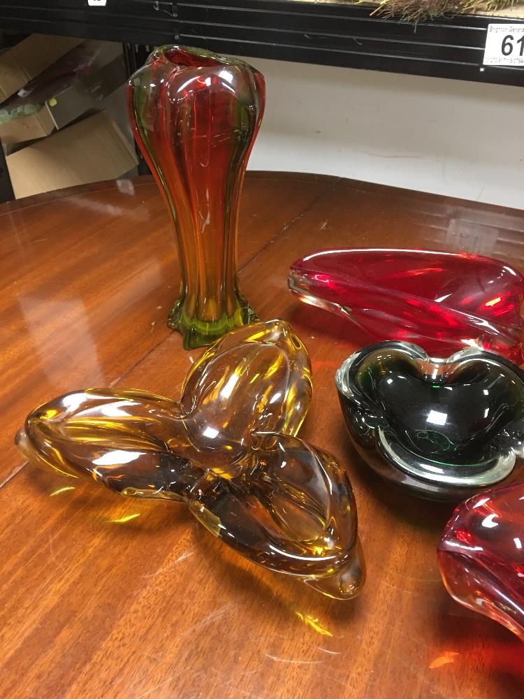 SIX PIECES OF ART GLASS INCLUDING MURANO - Image 3 of 5