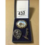 A SILVER AND ENAMEL SWEETHEART BROOCH, A SILVER CAP BADGE 'THE NORTHUMBRIAN PIPERS SOCIETY' AND A