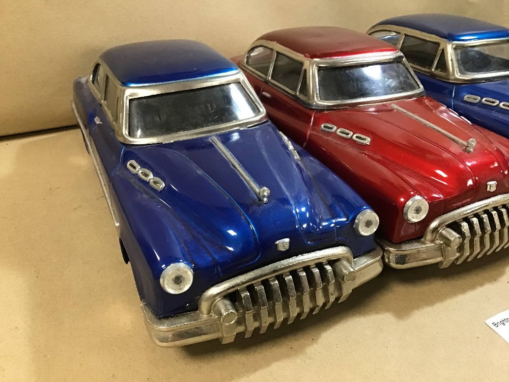 THREE 20TH CENTURY TIN PLATE MODELS OF AMERICAN CARS, 27CM LONG - Image 2 of 2