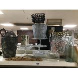 A COLLECTION OF MIXED ITEMS INCLUDING GLASSWARE AN