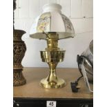 A MID-CENTURY ALADDIN 23 BRASS OIL LAMP WITH GLASS SHADES, 52CM HIGH