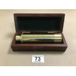 A MODERN BRASS 20X40MM THREE DRAW TELESCOPE IN ORIGINAL FITTED BOX