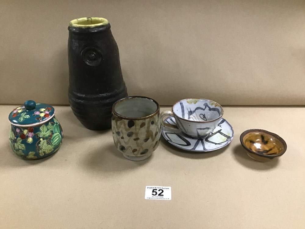 FIVE MIXED POTTERY ITEMS, INCLUDING TEA CUP AND SAUCER, VASE, LIDDED SUGAR POT ETC