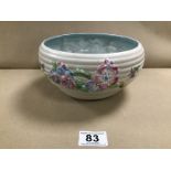 A CLARICE CLIFF CERAMIC BOWL WITH FLORAL DECORATION, 20.5CM DIAMETER