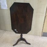 A GEORGIAN OCCASIONAL TILT TOP TABLE