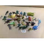 A QUANTITY OF VINTAGE PLASTIC SOLDIERS AND FIGURES