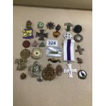 A MIXED LOT OF MILITARY AND OTHER BADGES, INCLUDIN