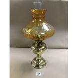 AN EARLY 20TH CENTURY BRASS OIL LAMP WITH ORIGINAL COLOURED GLASS SHADE AND CLEAR FUNNEL, MADE IN