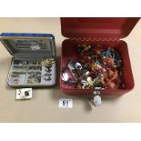 A TIN OF ASSORTED COSTUME JEWELLERY, INCLUDING 9CT GOLD EARRING AND MORE