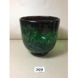 A MONART ART GLASS VASE, MOTTLED GREEN IN COLOUR, 18 CM HIGH