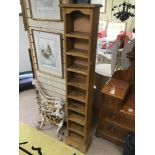 A VINTAGE SOLID OAK DISPLAY UNIT, 176 X 32 X 20CM