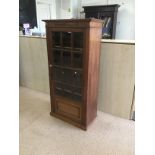 AN EDWARDIAN DISPLAY CABINET WITH BEVELLED GLASS AND LOCKABLE KEY