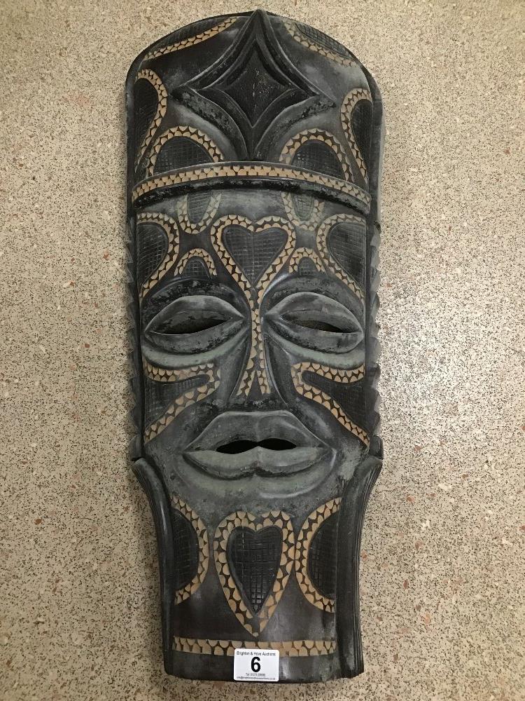 LARGE AFRICAN TRIBAL MASK/WALL HANGING WITH INTRIC