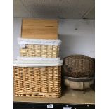 ASSORTED ITEMS, INCLUDING WICKER BASKETS, SUSSEX TRUG AND A WOODEN BOX, LARGEST 54CM LONG