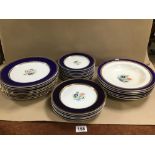 AN EARLY 20TH CENTURY MINTONS PORCELAIN DINNER SERVICE, COMPRISING DINNER PLATES, SIDE PLATES AND