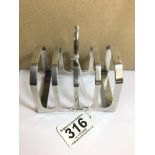 A GEORGE V SILVER FOUR SLICE TOAST RACK, HALLMARKED SHEFFIELD 1932 BY F W & S, 114G