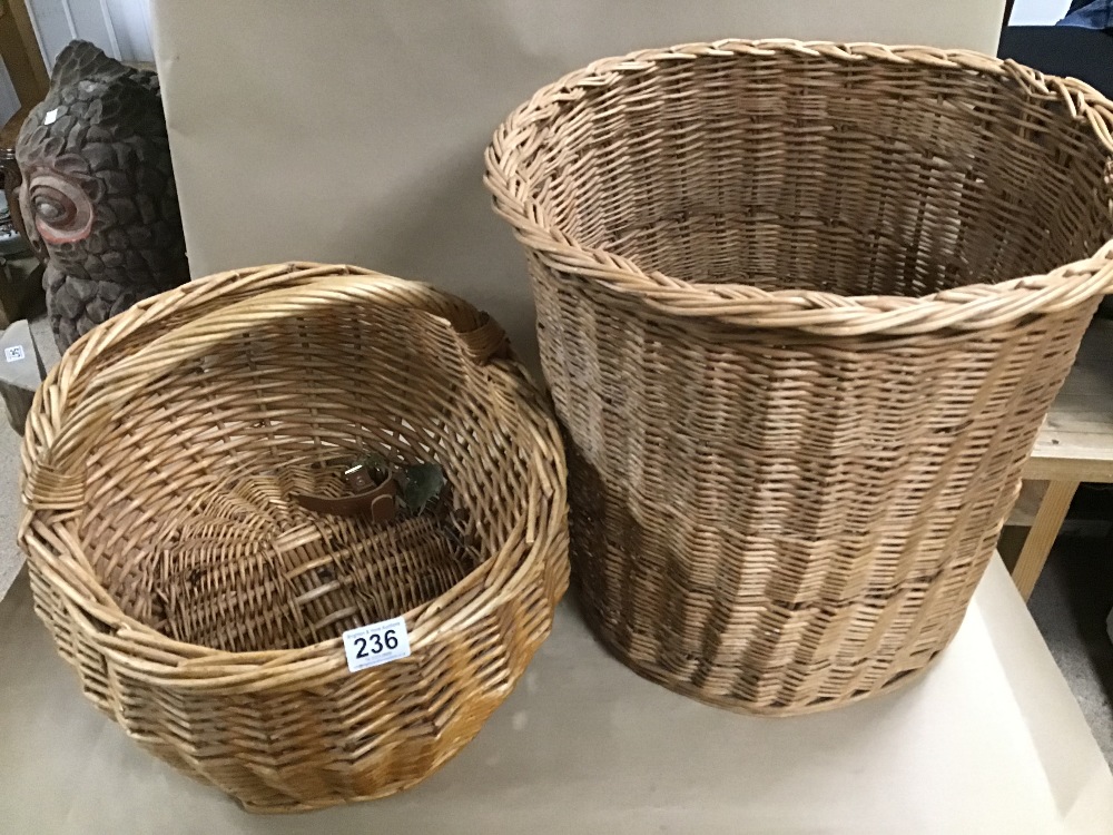 A LARGE WICKER RUBBISH BIN AND A SINGLE HANDLED BASKET - Image 2 of 2