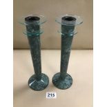 A PAIR OF MODERN MARBLE CANDLESTICK HOLDERS OF TAPERING FORM, 27CM HIGH