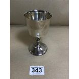 A MODERN SOLID SILVER WINE GOBLET, HALLMARKED BIRMINGHAM 1970 BY BARKER ELLIS SILVER CO, 12CM