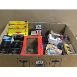 A MIXED LOT OF VINTAGE DIE CAST VEHICLES, INCLUDING CLARK ELECTRIC CUSHION TIRE LIFT TRUCK,