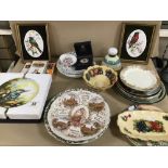 A COLLECTION OF ASSORTED CERAMICS, INCLUDING ROYAL DOULTON LIMITED EDITION WALL PLATES, ROYAL