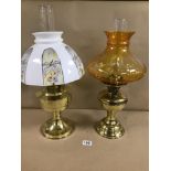 AN EARLY 20TH CENTURY BRASS OIL LAMP WITH ORIGINAL COLOURED GLASS SHADE AND CLEAR FUNNEL, MADE IN