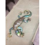 A DECORATIVE METAL GARDEN LIZARD