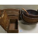 SIX WOODEN ITEMS, COMPRISING LETTER RACK, LIDDED BOX, THREE BOWLS AND SPOON