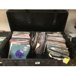 A SUITCASE CONTAINING ASSORTED VINTAGE VINYL SINGLE'S 45'S