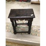 AN 18TH CENTURY OAK SIDE TABLE